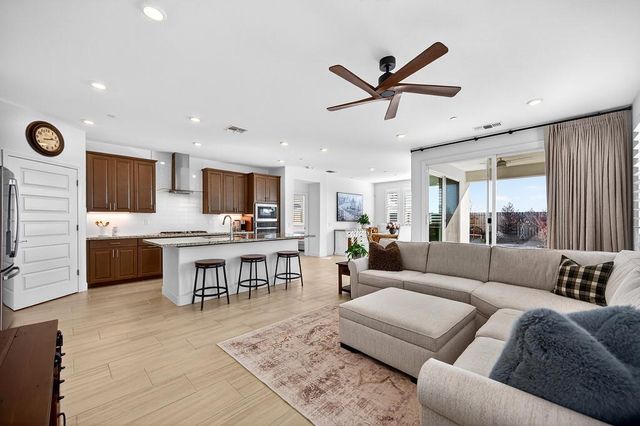 5321 Bluebell Ln, Roseville, CA 95747