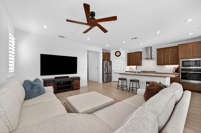 5321 Bluebell Ln, Roseville, CA 95747