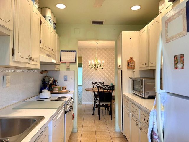 285 N High Point Boulevard A, Boynton Beach, FL 33435
