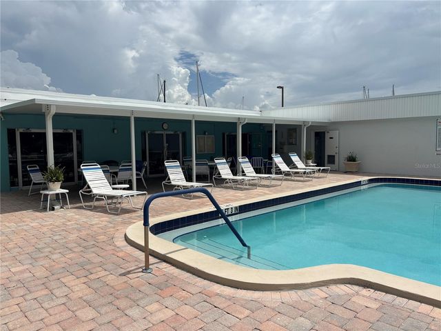 4910 38TH WAY S 411, St Petersburg, FL 33711