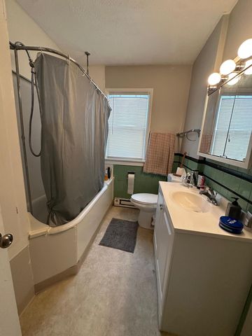 1038 College Street N, Fargo, ND 58102