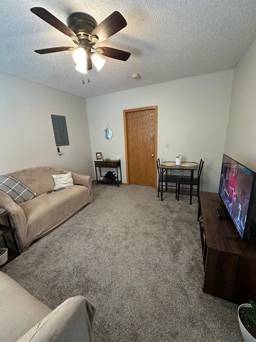 1038 College Street N, Fargo, ND 58102