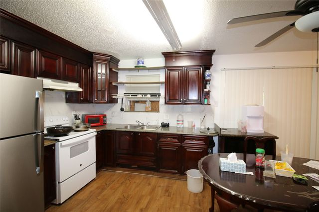 2110 N Duchess Drive, Sherman, TX 75090