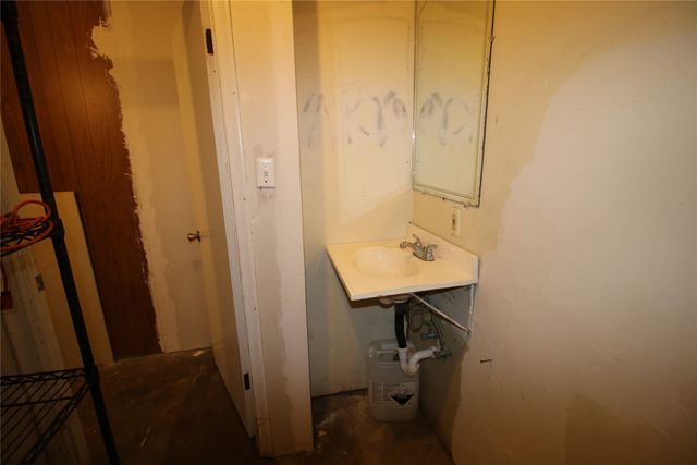 2110 N Duchess Drive, Sherman, TX 75090