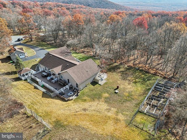 19 FARMER CT, Albrightsville, PA 18210