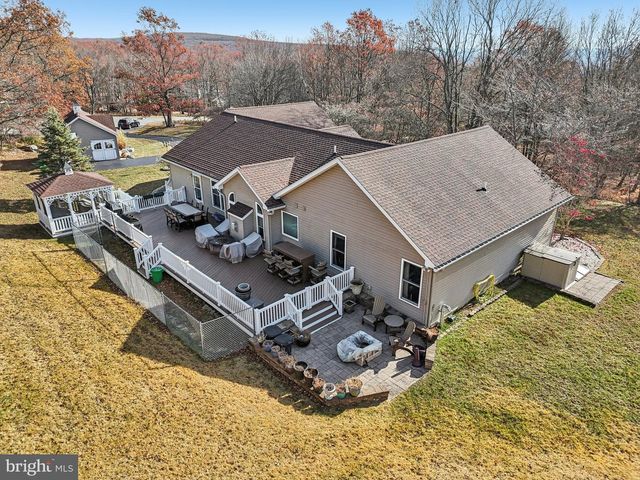 19 FARMER CT, Albrightsville, PA 18210