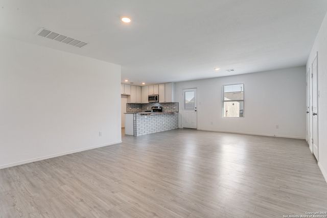 12835 Chinali Springs, St Hedwig, TX 78152