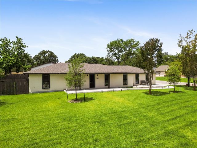 1502 Merry Oaks Drive, College Station, TX 77840