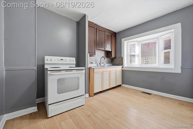 13572 Saint Marys Street, Detroit, MI 48227