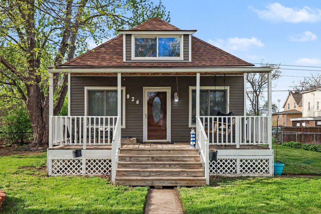 826 Orange Street, Wyandotte, MI 48192