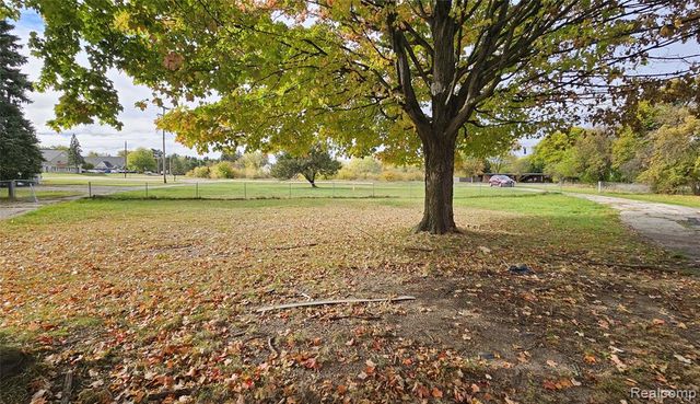 4022 Beecher Road, Flint, MI 48532