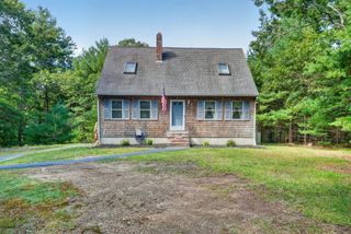 210 Tispaquin St, Middleboro, MA 02346