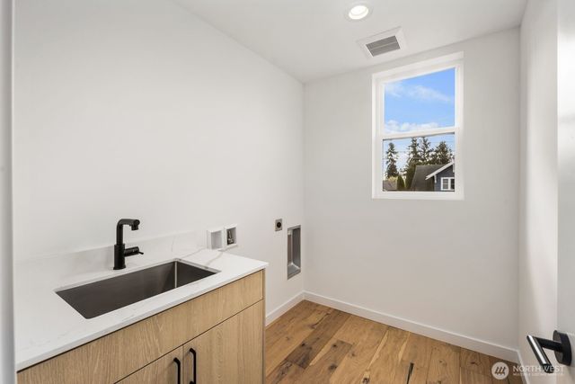 520 N 102nd Street, Seattle, WA 98133