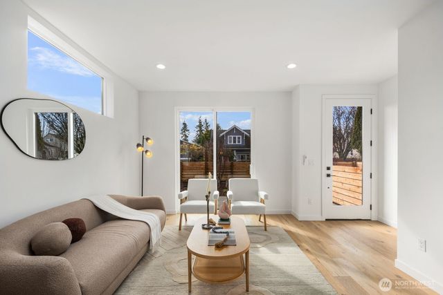 520 N 102nd Street, Seattle, WA 98133