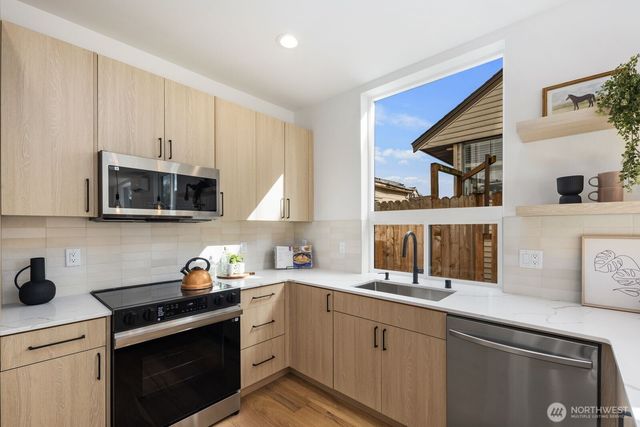 520 N 102nd Street, Seattle, WA 98133