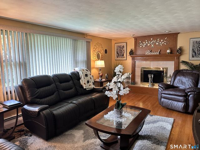 48 Ferguson Road, Manchester, CT 06040