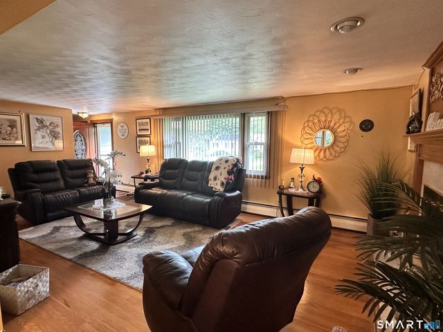 48 Ferguson Road, Manchester, CT 06040