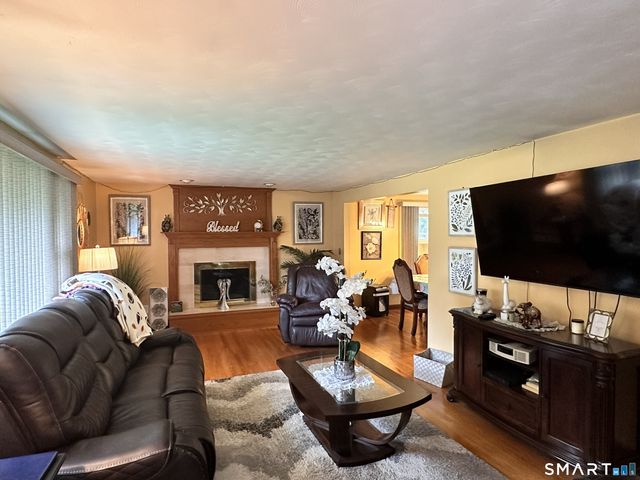 48 Ferguson Road, Manchester, CT 06040