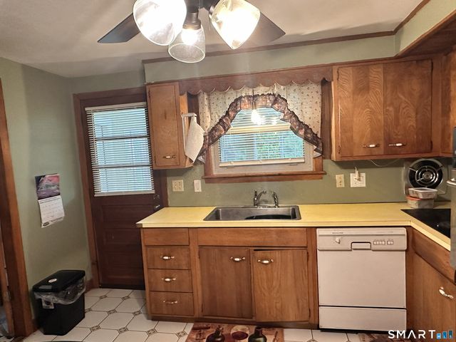 48 Ferguson Road, Manchester, CT 06040