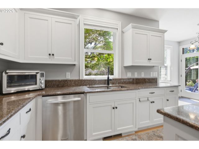 2230 TURNBERRY Ct, Eugene, OR 97401
