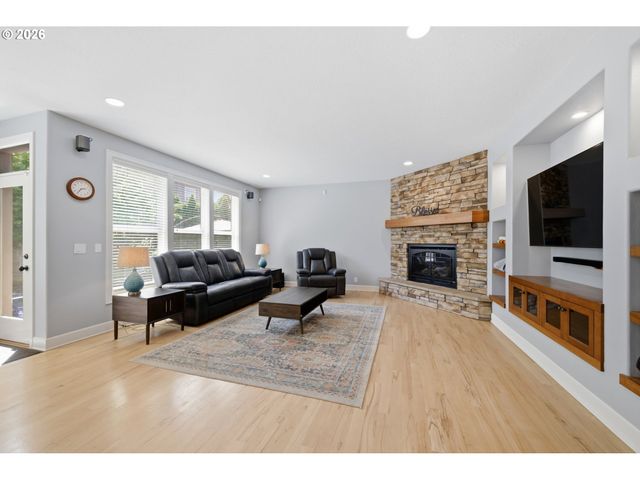 2230 TURNBERRY Ct, Eugene, OR 97401