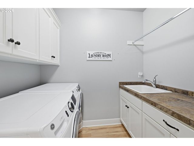 2230 TURNBERRY Ct, Eugene, OR 97401