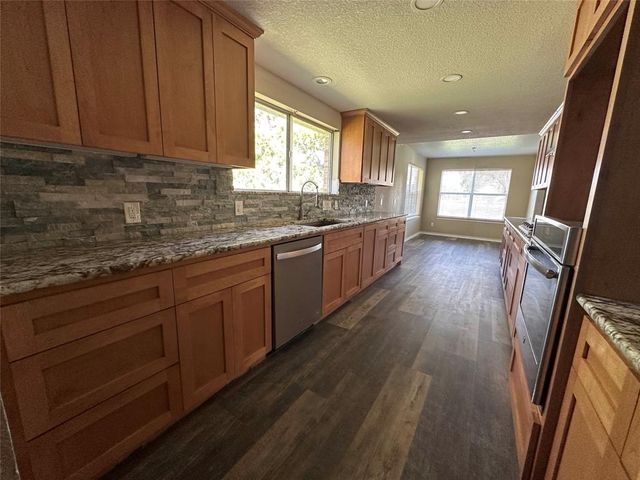2257 Ridgewood Drive, West Columbia, TX 77486