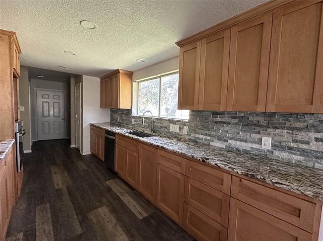 2257 Ridgewood Drive, West Columbia, TX 77486