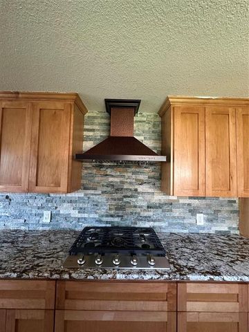 2257 Ridgewood Drive, West Columbia, TX 77486
