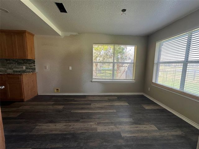 2257 Ridgewood Drive, West Columbia, TX 77486