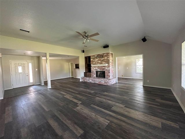 2257 Ridgewood Drive, West Columbia, TX 77486