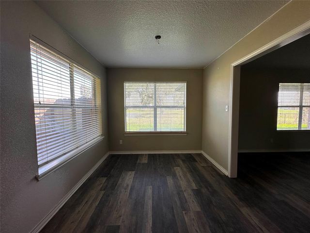 2257 Ridgewood Drive, West Columbia, TX 77486