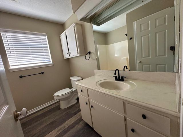 2257 Ridgewood Drive, West Columbia, TX 77486