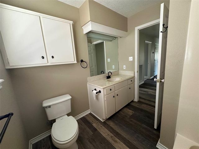 2257 Ridgewood Drive, West Columbia, TX 77486