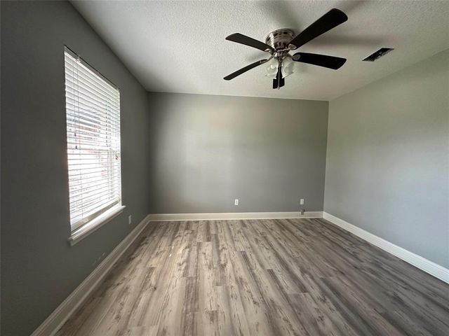 2257 Ridgewood Drive, West Columbia, TX 77486