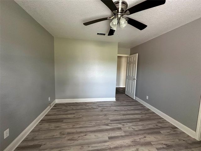 2257 Ridgewood Drive, West Columbia, TX 77486
