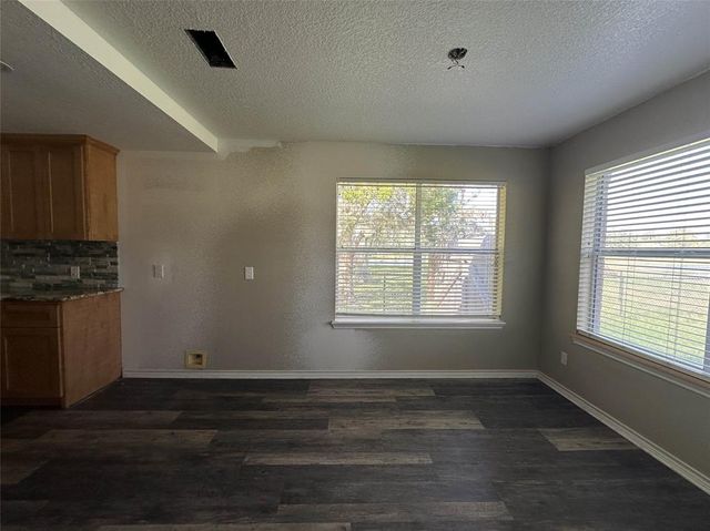 2257 Ridgewood Drive, West Columbia, TX 77486