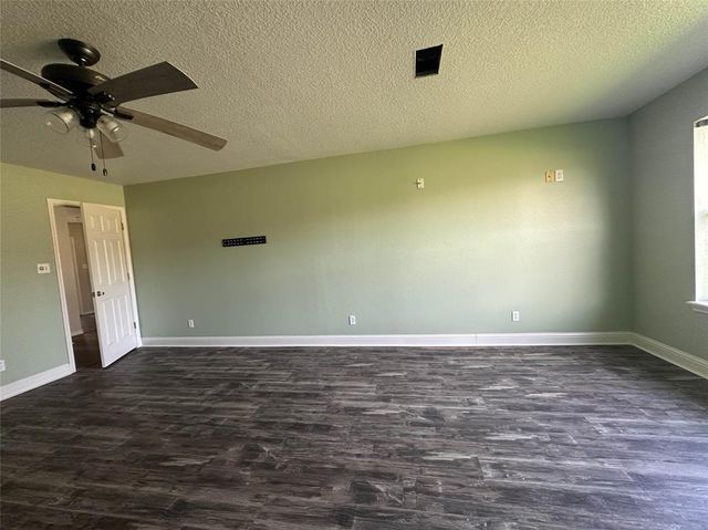 2257 Ridgewood Drive, West Columbia, TX 77486