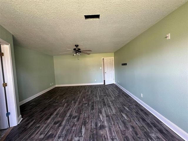 2257 Ridgewood Drive, West Columbia, TX 77486