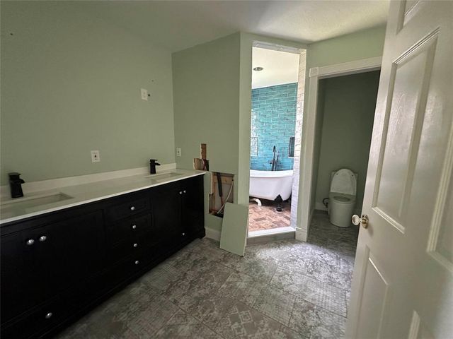 2257 Ridgewood Drive, West Columbia, TX 77486