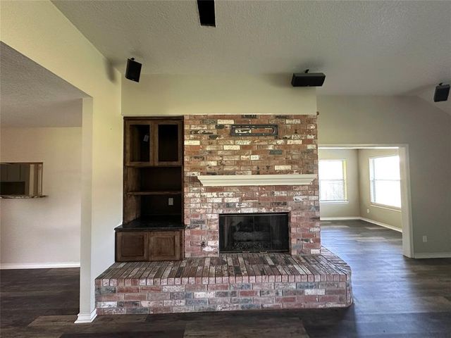 2257 Ridgewood Drive, West Columbia, TX 77486