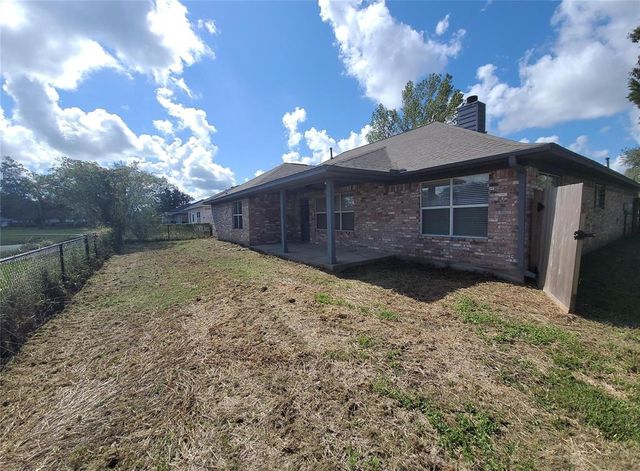 2257 Ridgewood Drive, West Columbia, TX 77486