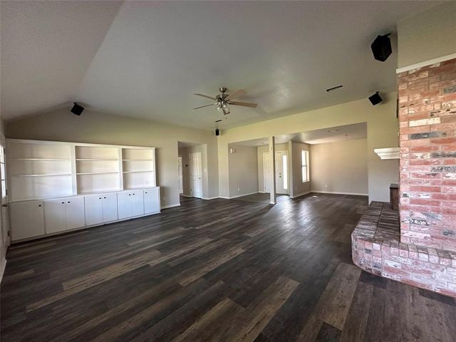 2257 Ridgewood Drive, West Columbia, TX 77486