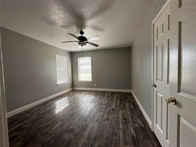 2257 Ridgewood Drive, West Columbia, TX 77486