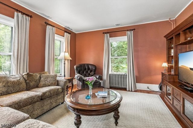 29 Beech Rd, Glen Rock Boro, NJ 07452
