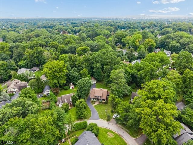 29 Beech Rd, Glen Rock Boro, NJ 07452