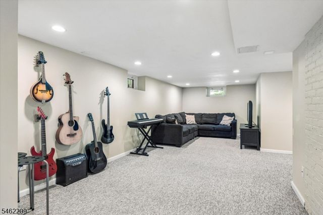 29 Beech Rd, Glen Rock Boro, NJ 07452