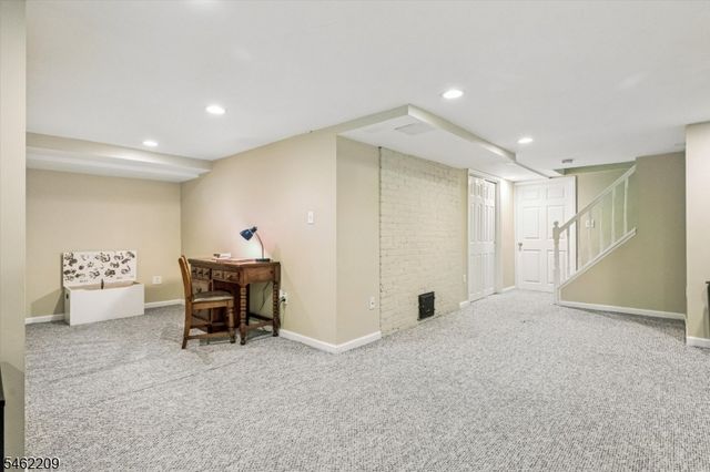 29 Beech Rd, Glen Rock Boro, NJ 07452