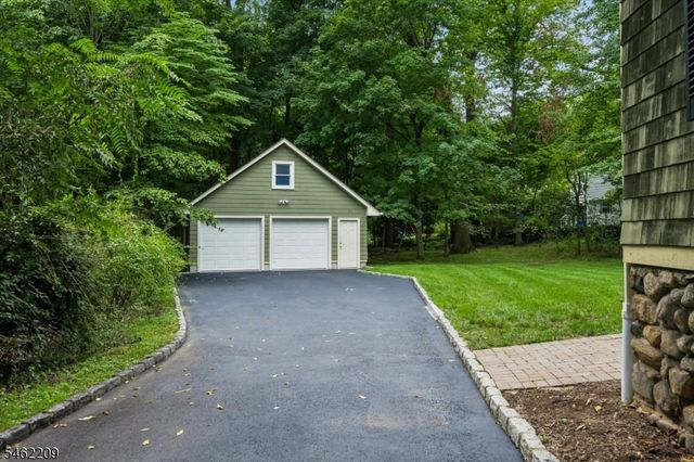 29 Beech Rd, Glen Rock Boro, NJ 07452