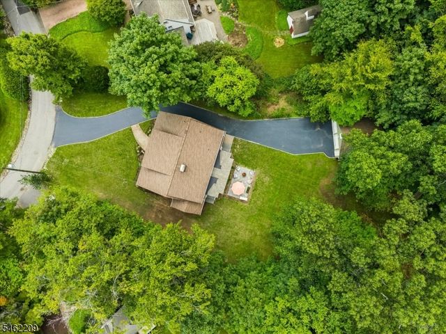 29 Beech Rd, Glen Rock Boro, NJ 07452
